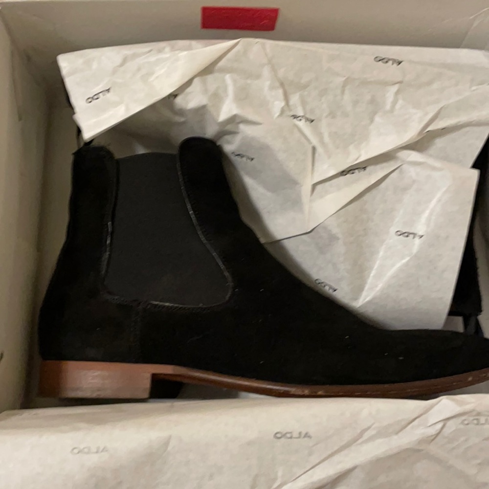 Aldo Chelsea boots color: blk size: men’s 9.5